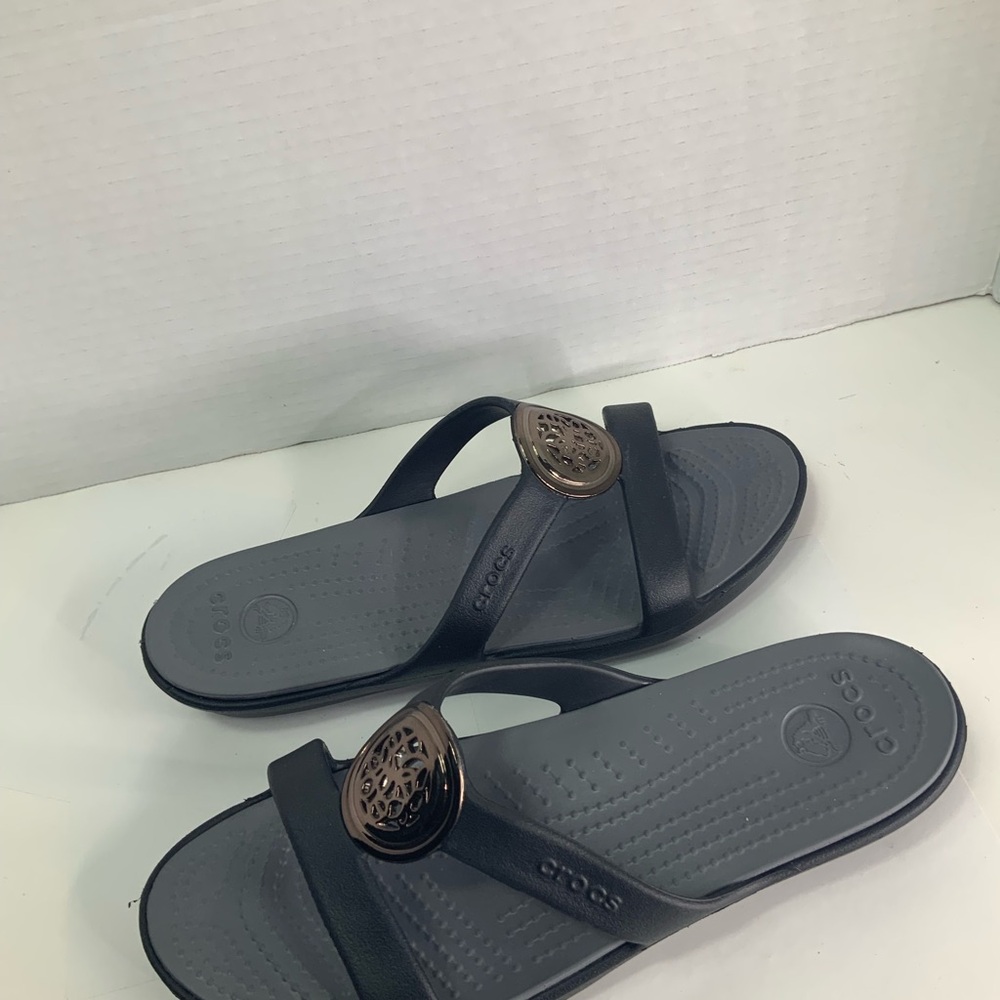 Crocs Sanrah Metal Block Sandals Women's Size 9 Black Grey Wedge Slide - Picture 3 of 7